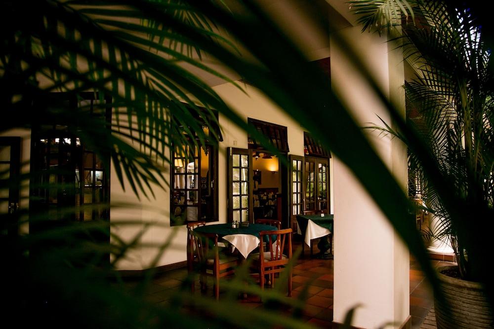 Bronte Hotel Хараре Экстерьер фото